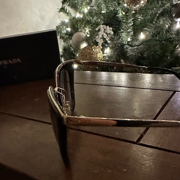 Prada polarized sunglasses - Picture 4 of 5